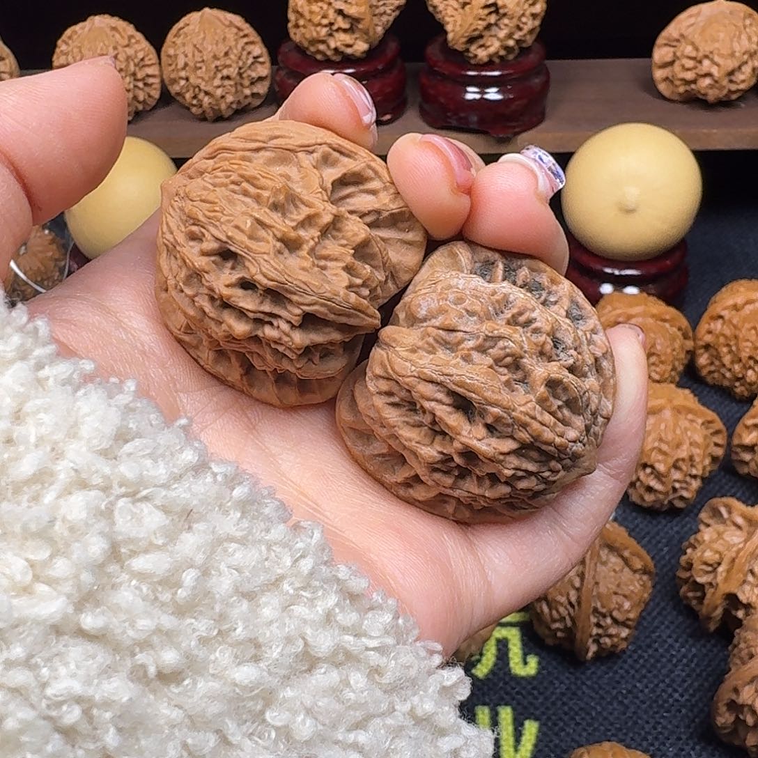 文玩核桃吊坠40虎头