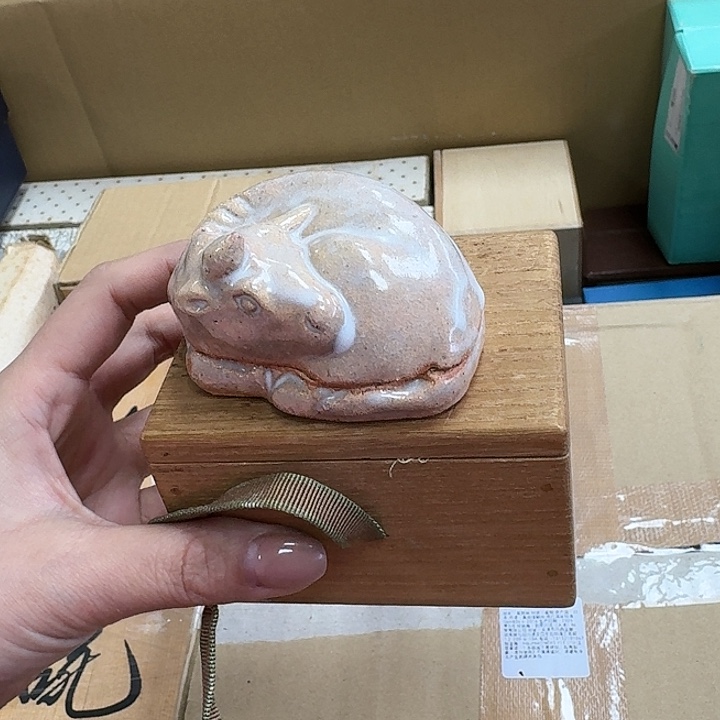 精品瓷器。           