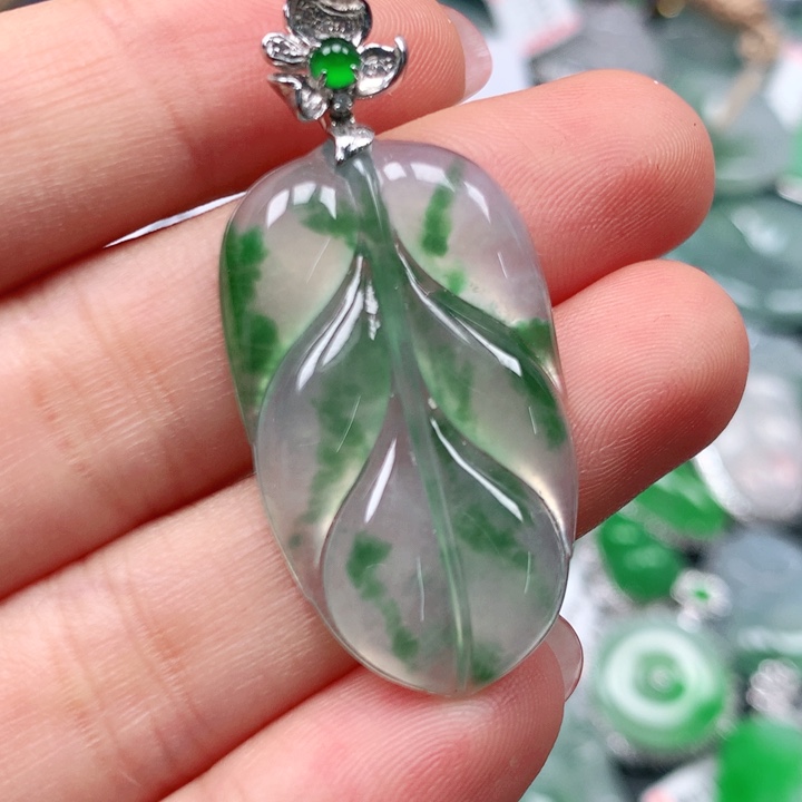 翡翠颈饰18K金镶嵌天然翡翠