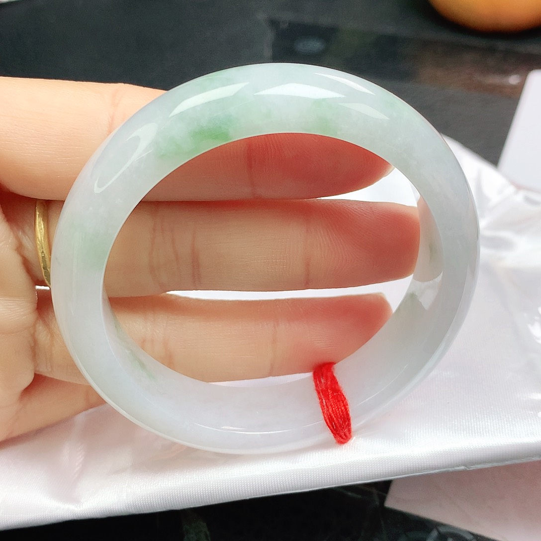 翡翠手镯未镶嵌正