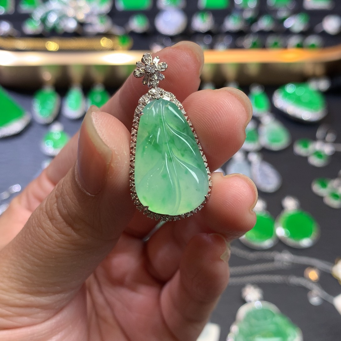 翡翠吊坠(不含链)18K金镶嵌