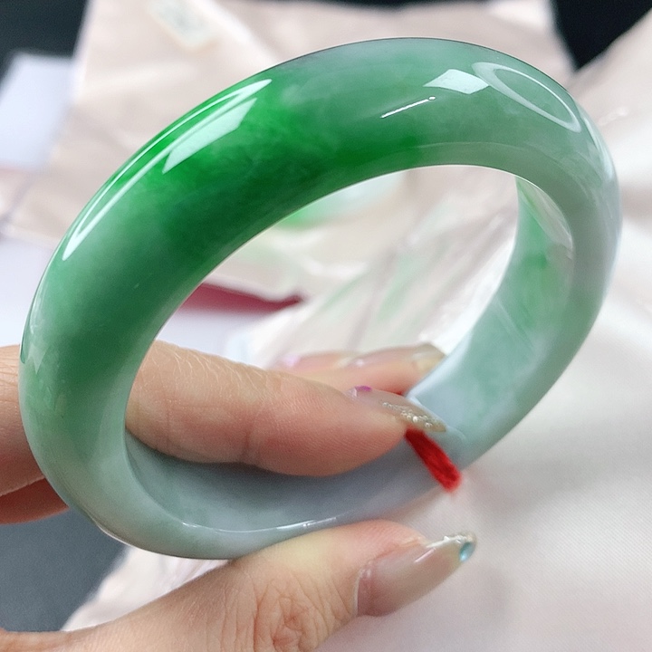 未镶嵌手镯翡翠，667