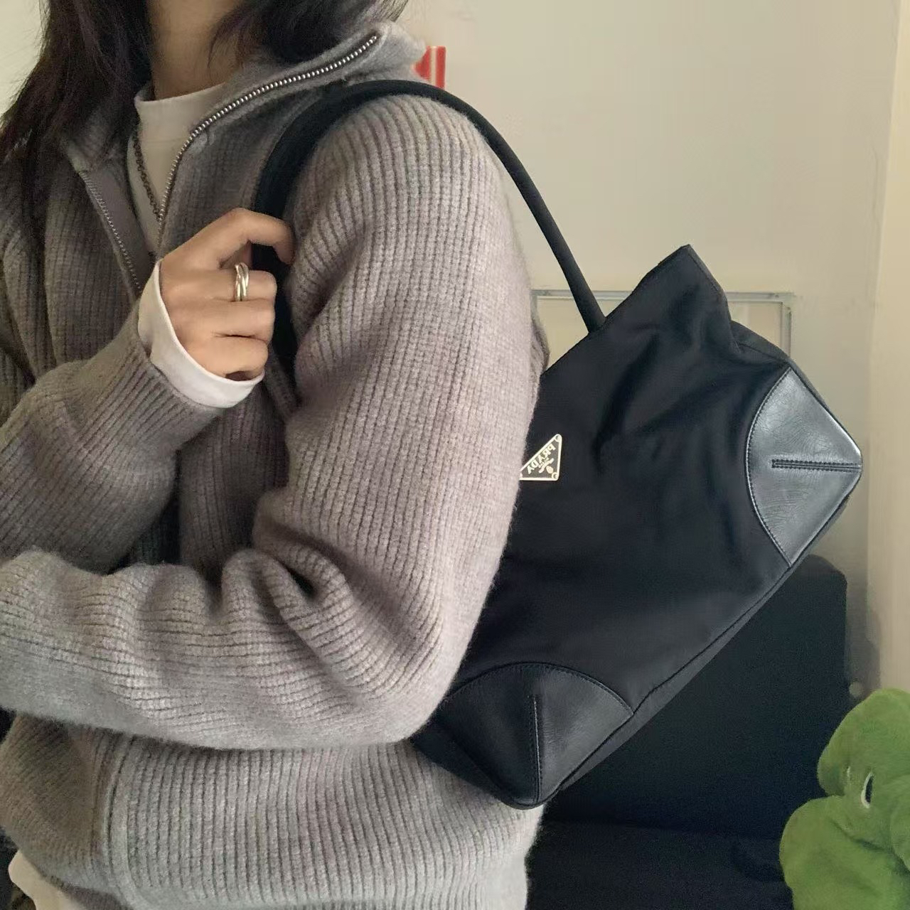 95新 Prada/普拉达 九 牛角大正标单肩包