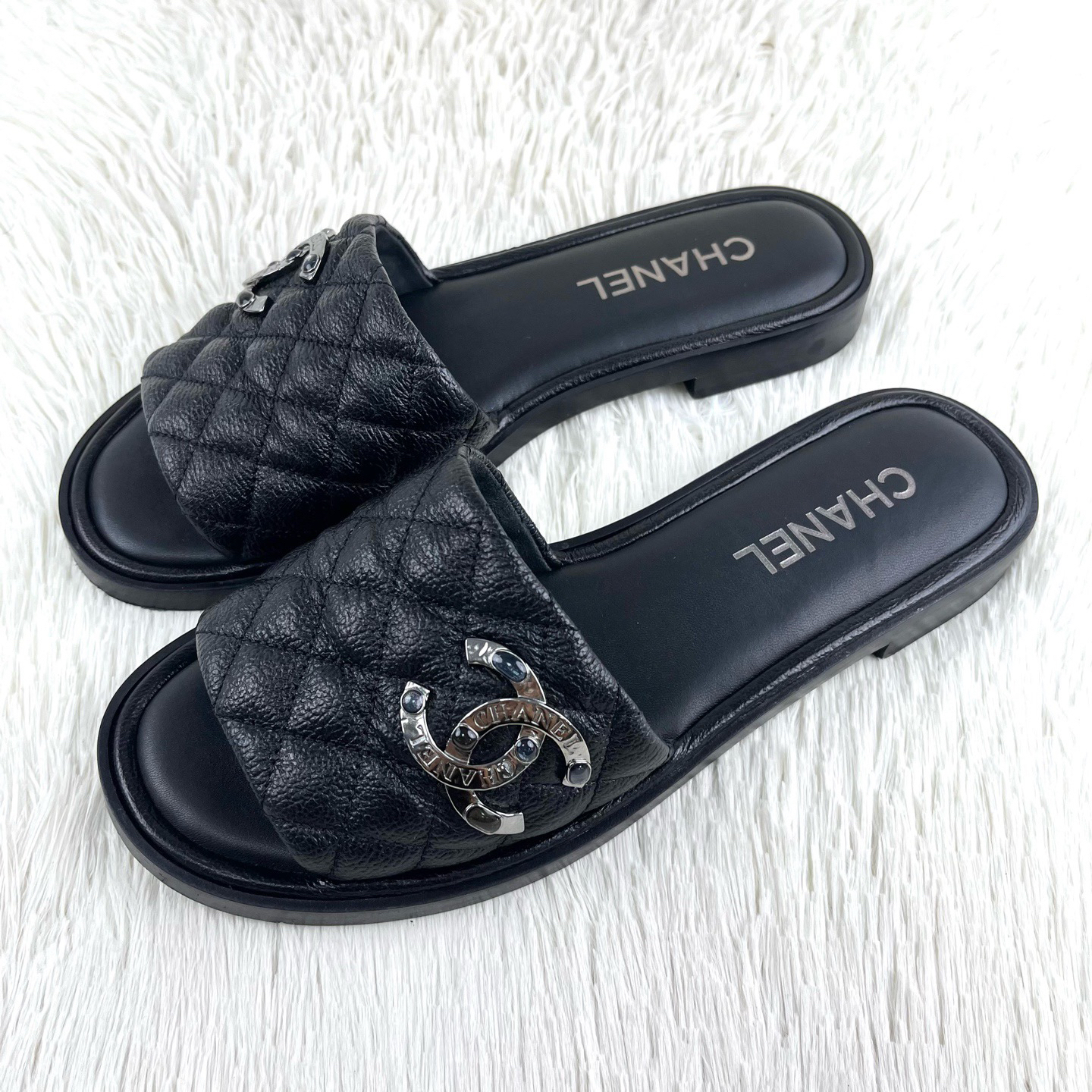 95新 Chanel/香奈儿 黑银双C经典菱格纹拖鞋38码 咩