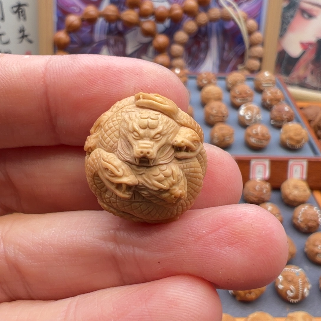 猴头核桃吊坠蛇女