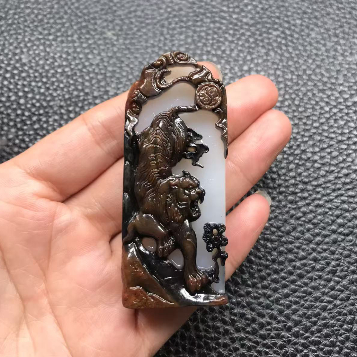 和田玉老虎，实物漂亮