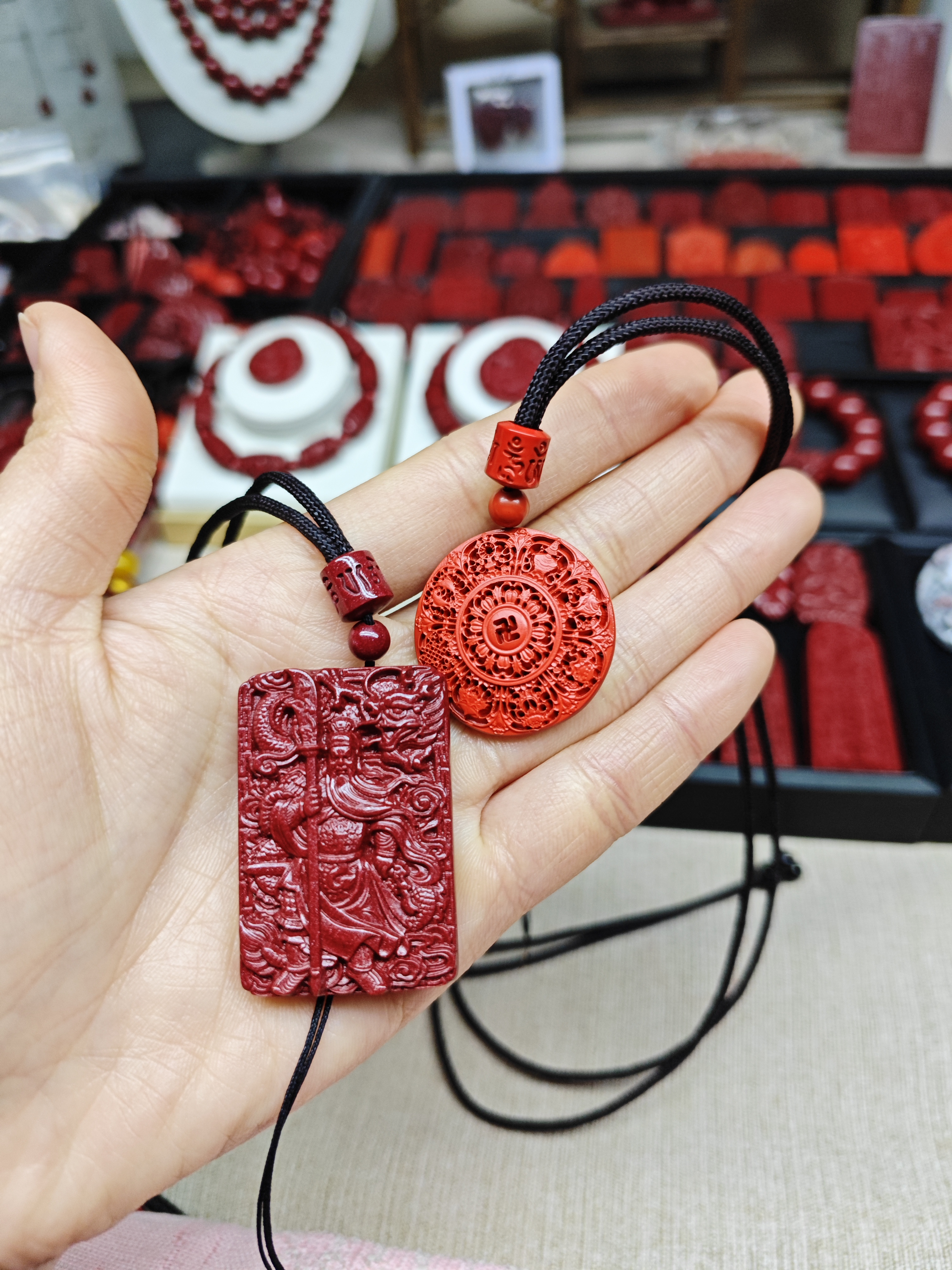 含辰砂工艺品紫金砂关公吊坠+红沙八宝轮盘吊坠