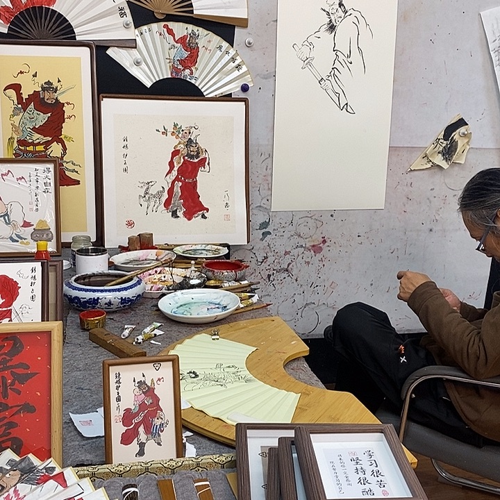 大***劲国画轴张老师画画