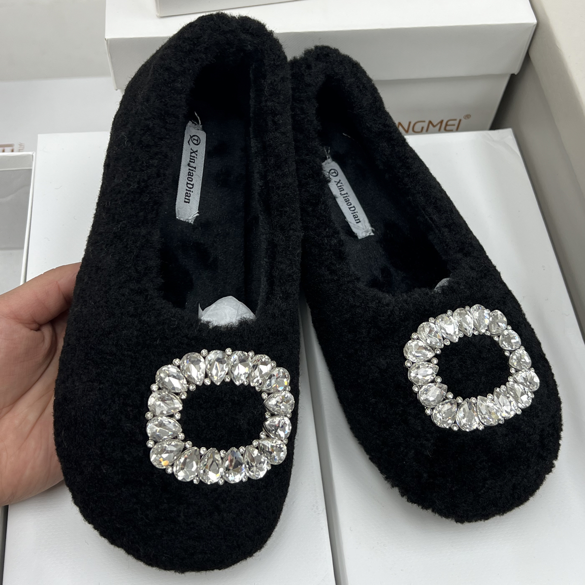 #7012加绒平跟浅口水钻平底鞋24