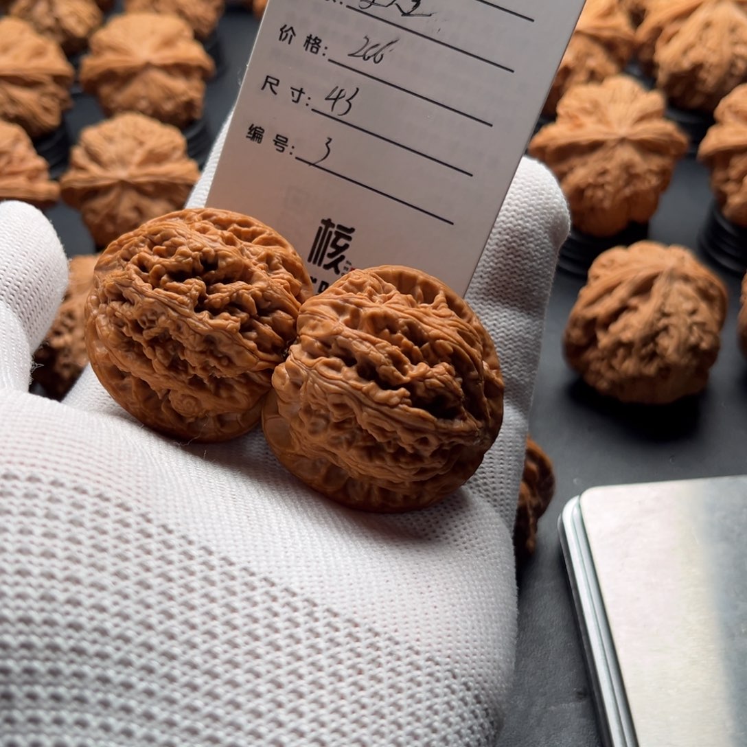 李***i文玩核桃把件大粗筋