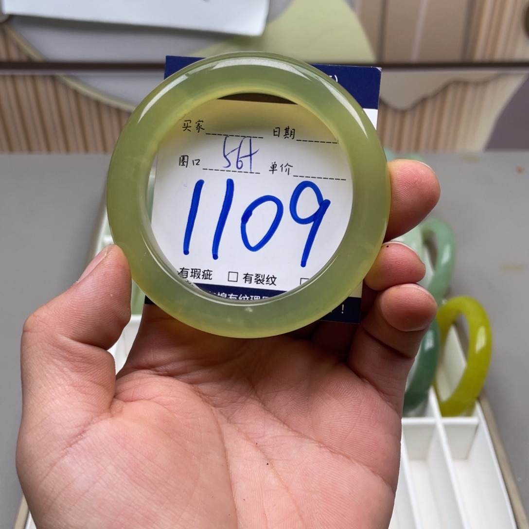 岫玉手镯手镯未镶嵌