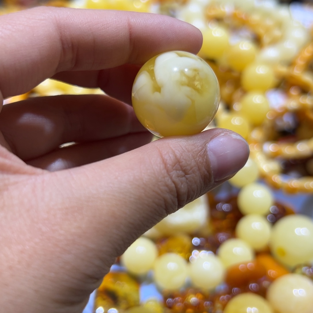 琥珀珠宝奇石未镶嵌