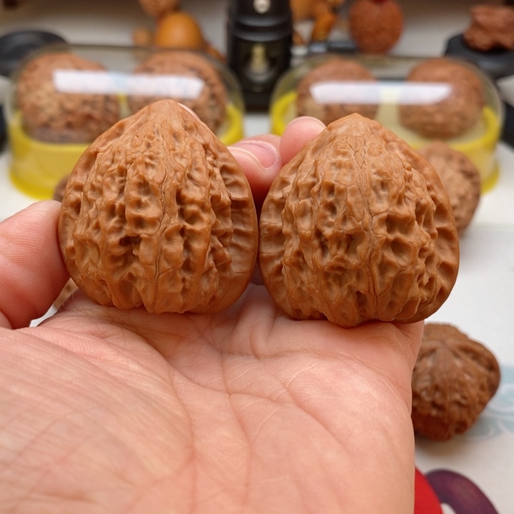 文玩核桃吊坠39金牛