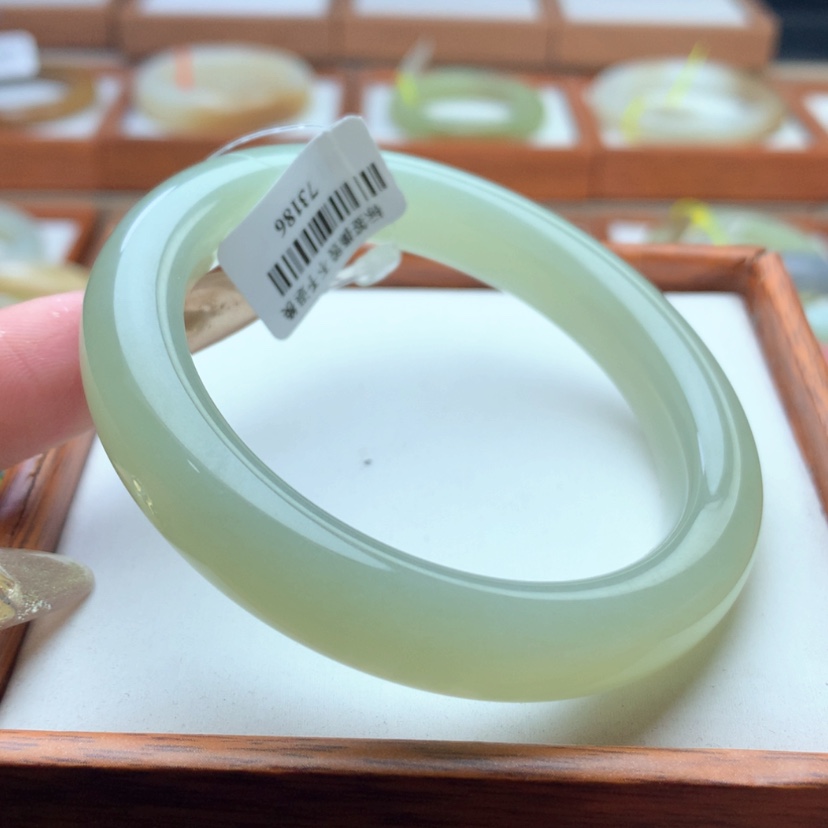 【闪购商品】和田玉手镯未镶嵌5657