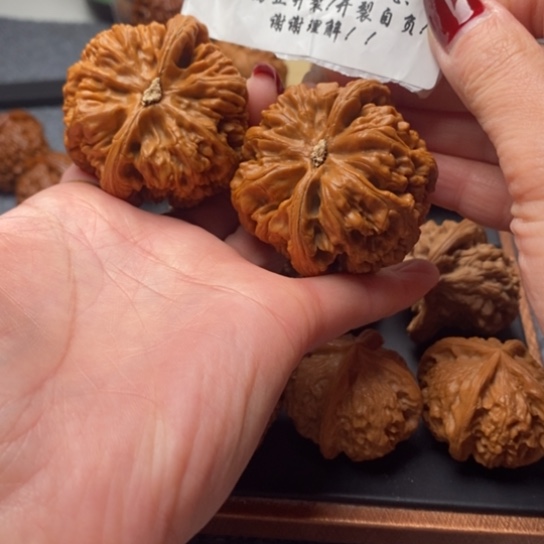 杨***心吊坠文玩核桃50粗筋298