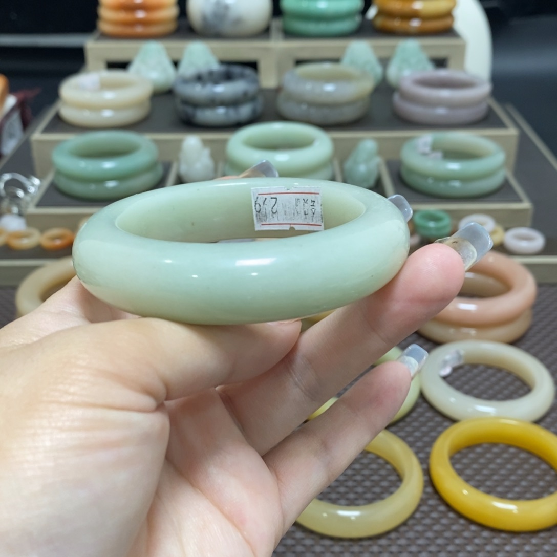 石英质玉未镶嵌手镯