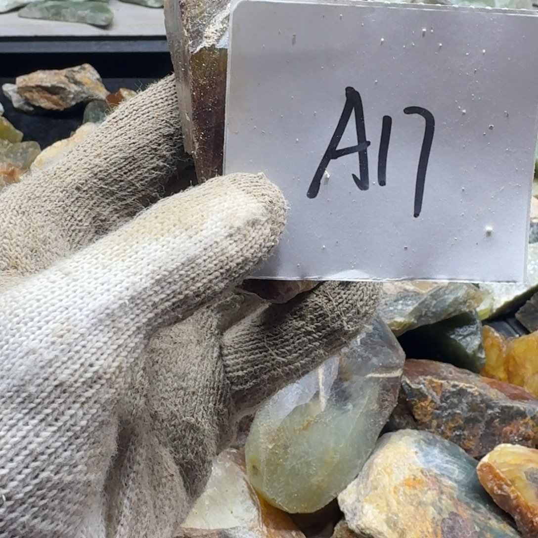 闻***语蛇纹石玉合金冰透岫玉料子