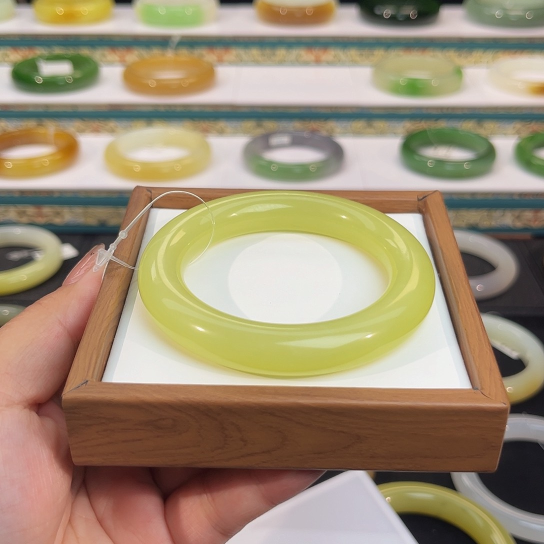 未镶嵌手镯和田玉-冰底鸡油黄～胖圆