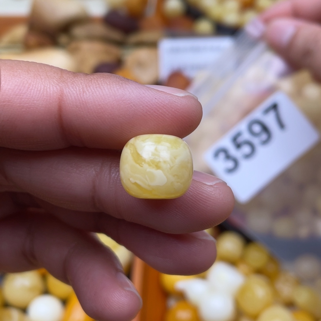 琥珀珠宝奇石未镶嵌13.7