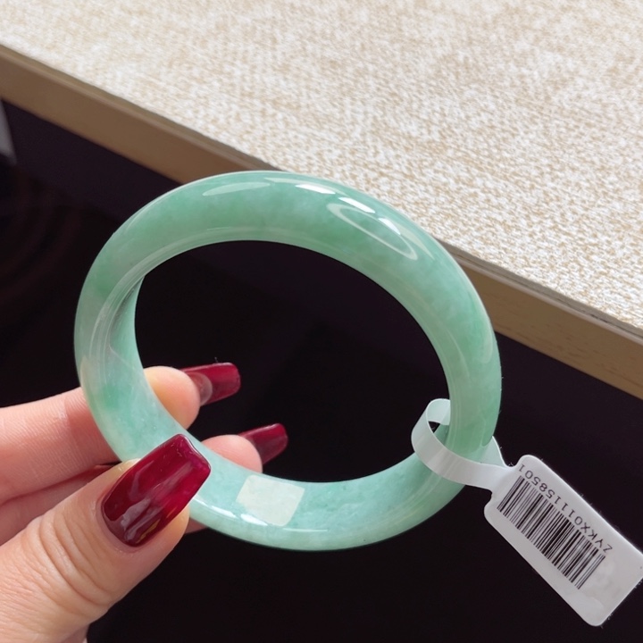 翡翠手镯未镶嵌手镯