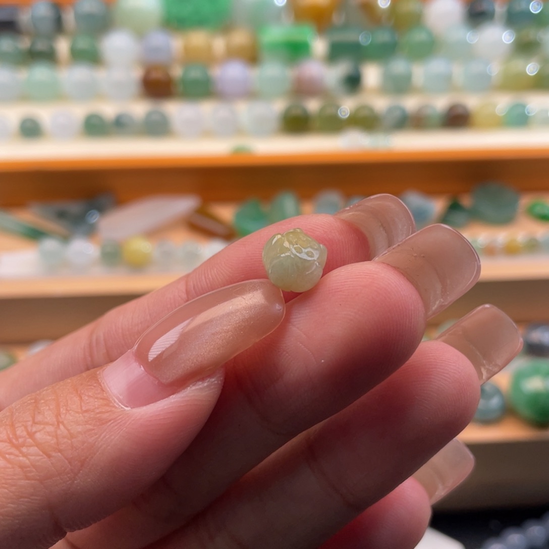 散珠翡翠༺****༻天然缅甸翡翠a货7+，有小内纹