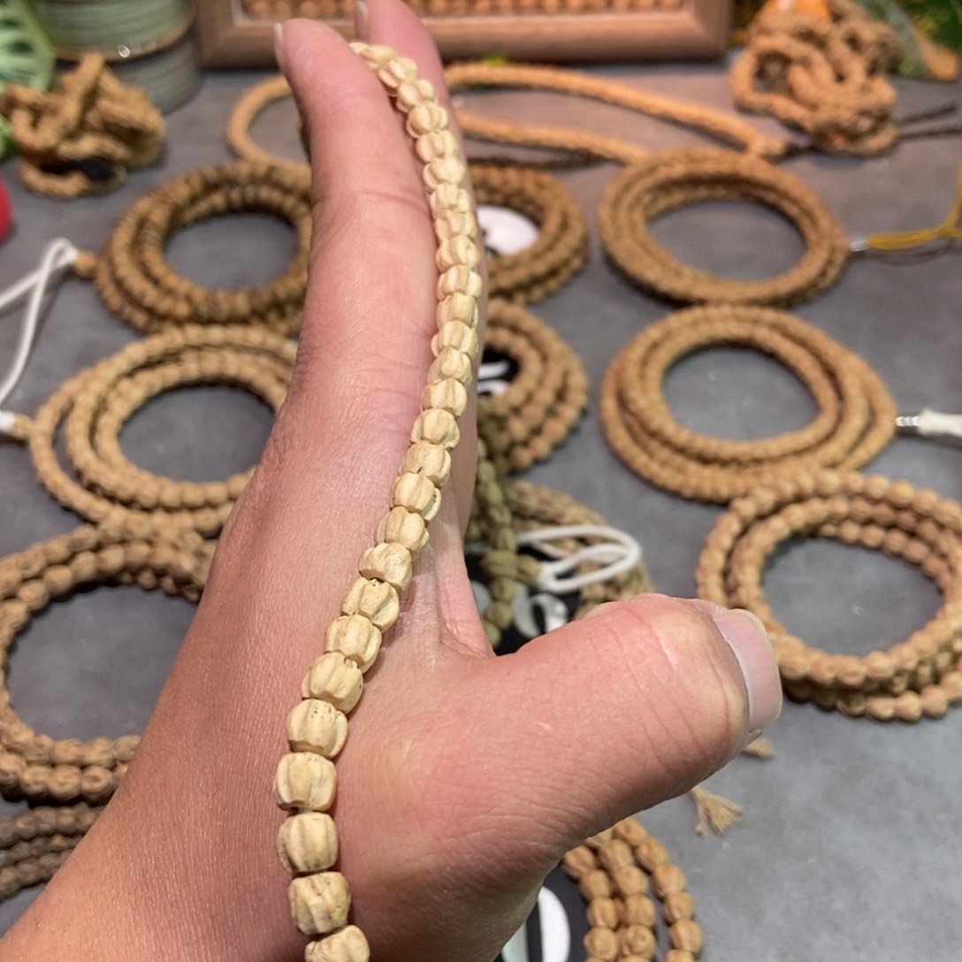 柏香籽/百香籽吊坠八***人