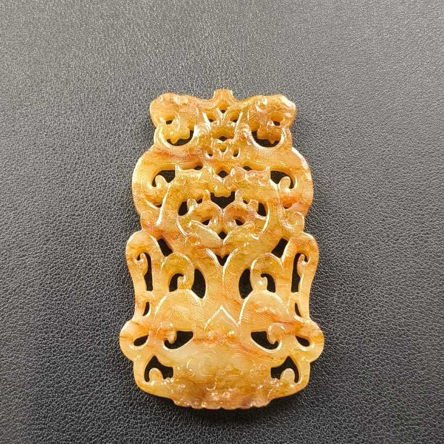 YT0115FVV075 玉质龙纹镂空雕件