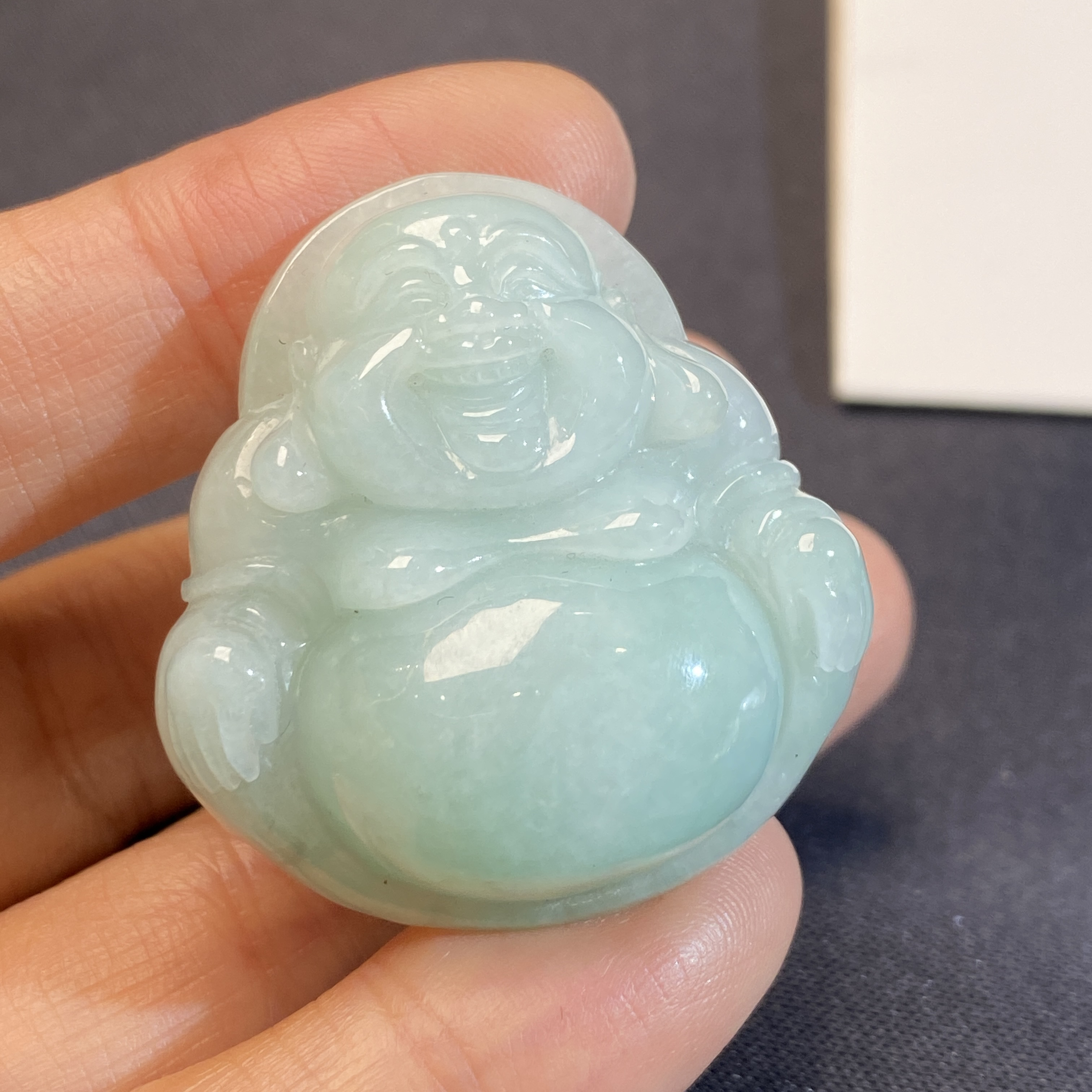 糯种佛公翡翠吊坠 种老色润 玉质细腻 厚装饱满 上身大气