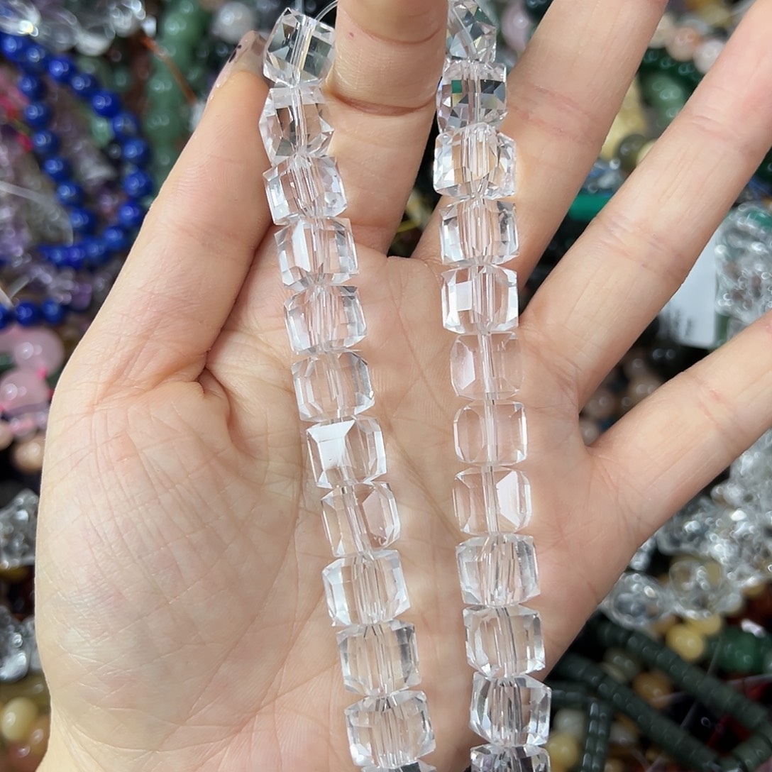 玛瑙/玉髓未镶嵌珠宝半成品，压电白水方糖切33颗