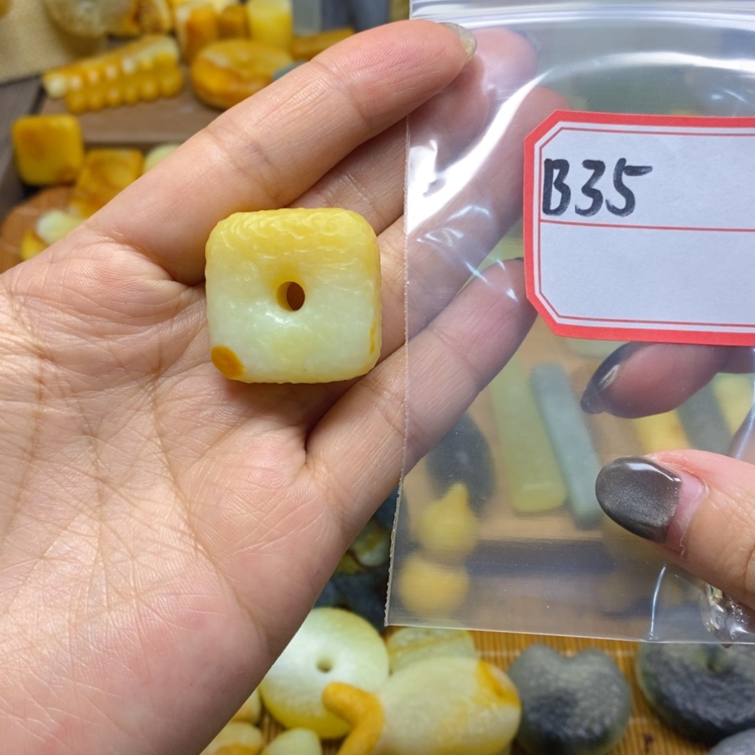 未镶嵌蛇纹石玉颈饰浮*丶