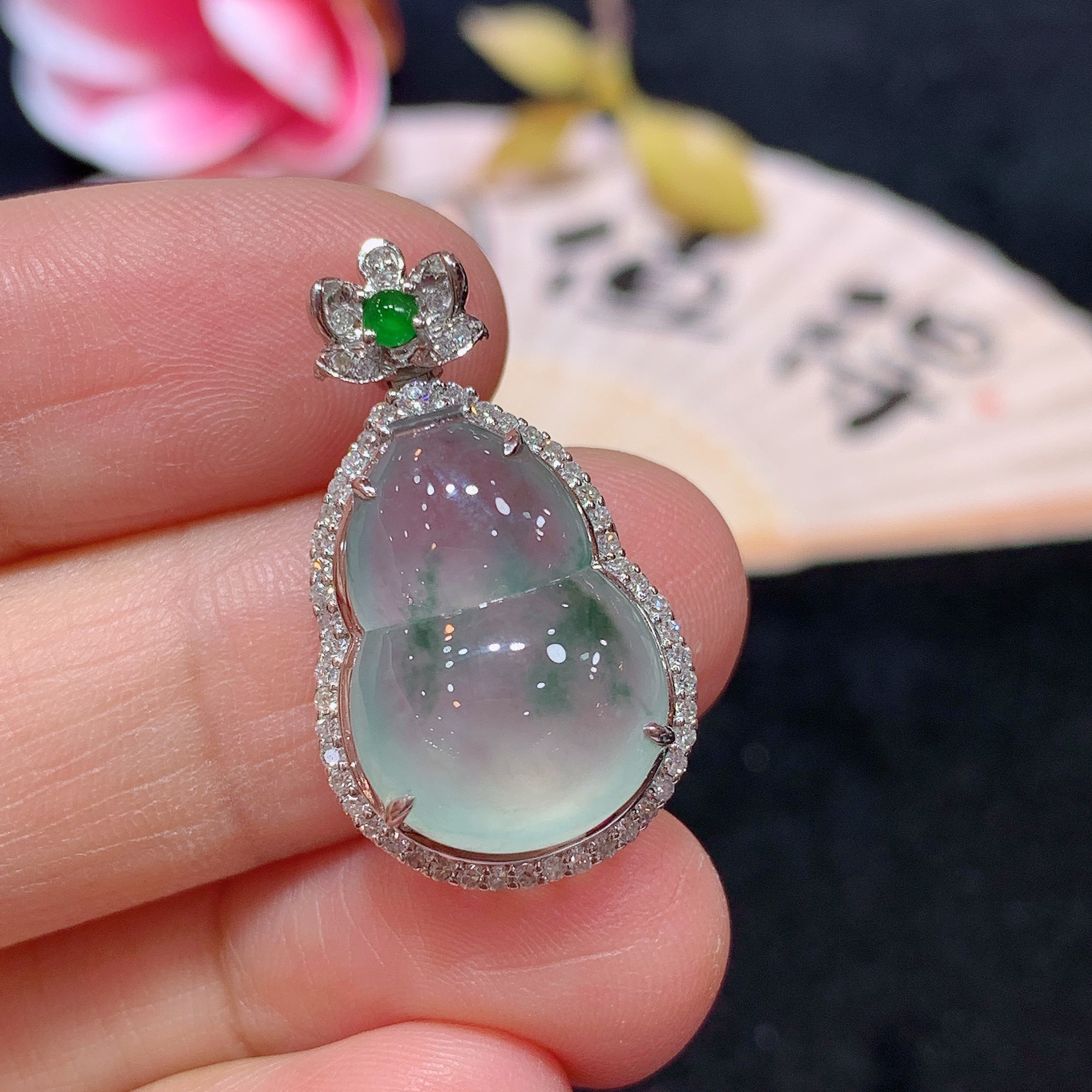 18k金天然A货翡翠飘花大福豆吊坠经典轻奢时尚