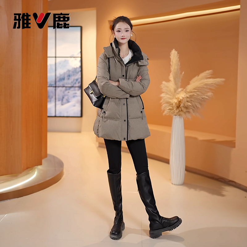 雅鹿新款收腰连帽中长款保暖通勤女士羽绒服