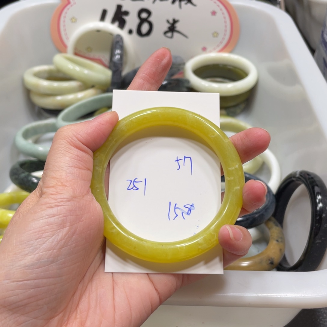 蛇纹石玉未镶嵌手镯