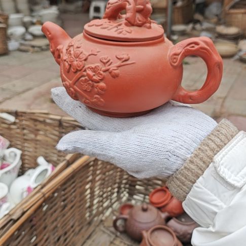 库存微瑕紫砂壶一个