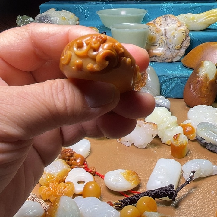 石***狂和田玉未镶嵌颈饰