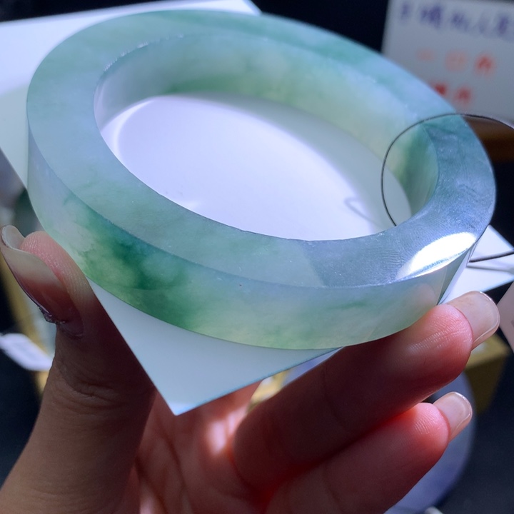 定制翡翠未镶嵌翡翠手镯