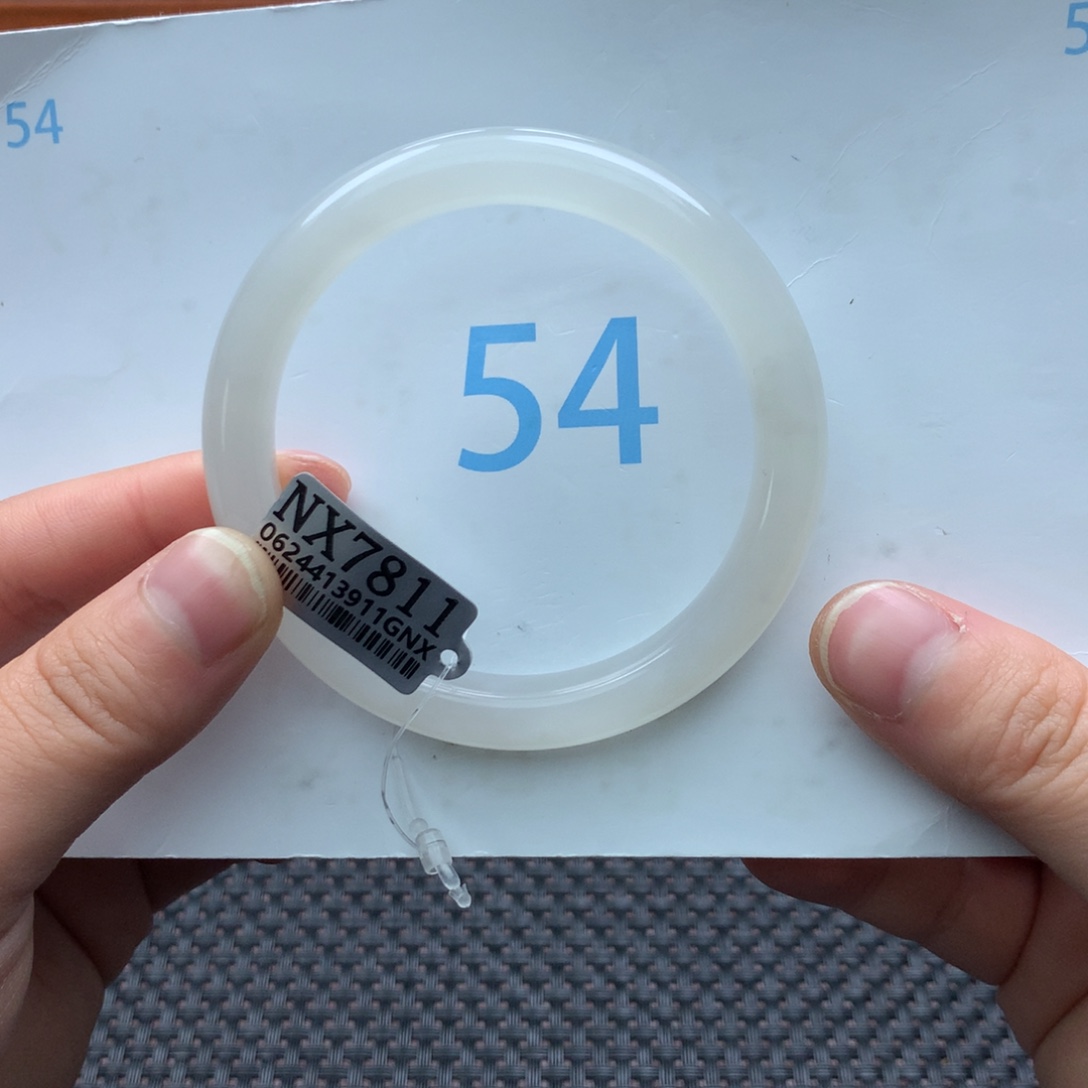 多***乐和田玉未镶嵌手镯