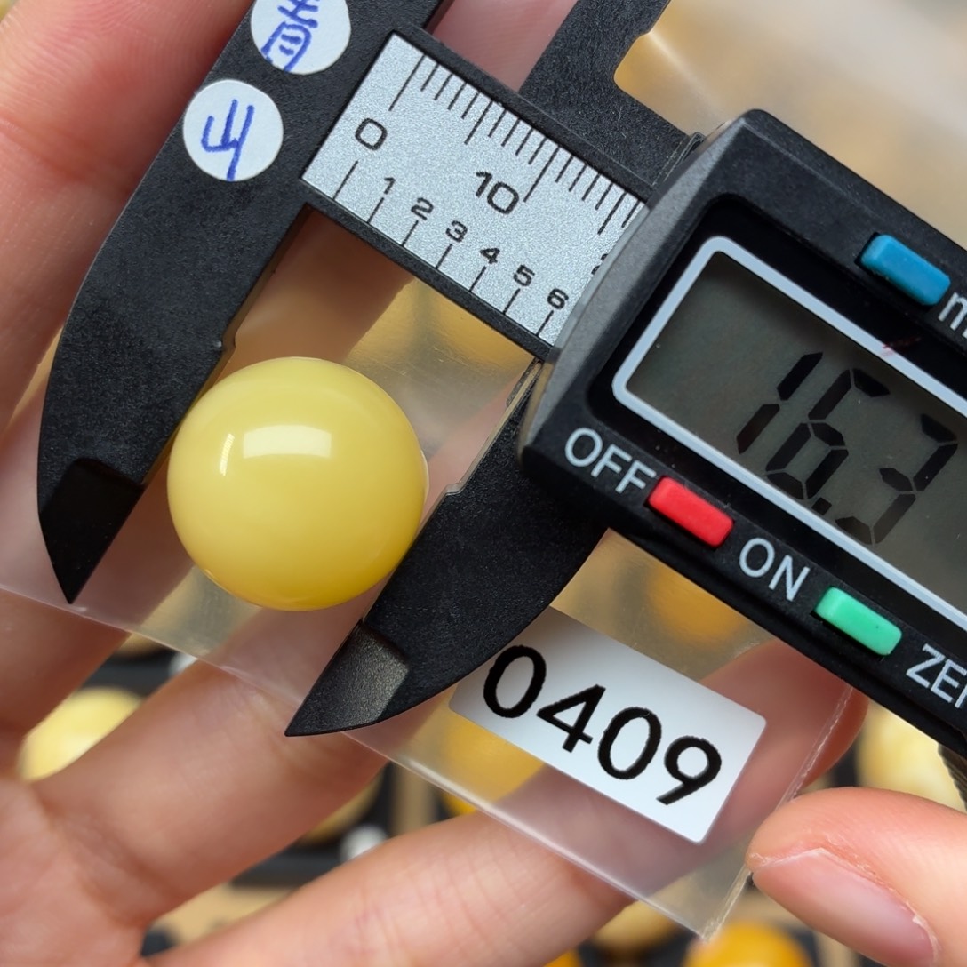 忠***众蜜蜡未镶嵌裸石蜜蜡