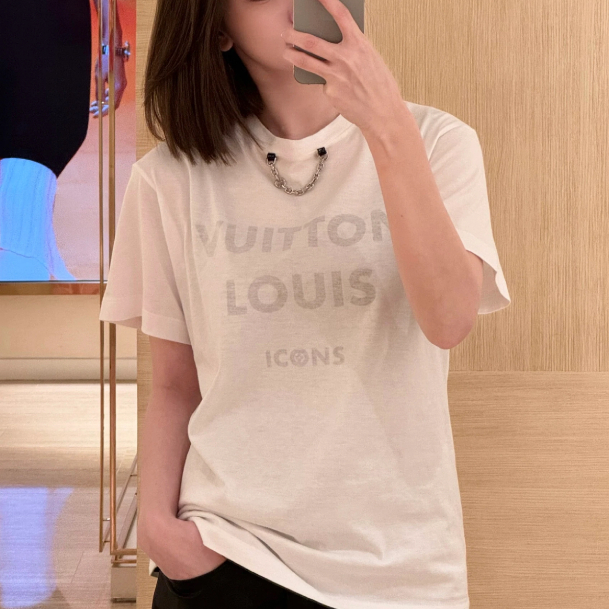 99新 LouisVuitton/路易威登 链条字母印花白色短袖 M码 ys000754