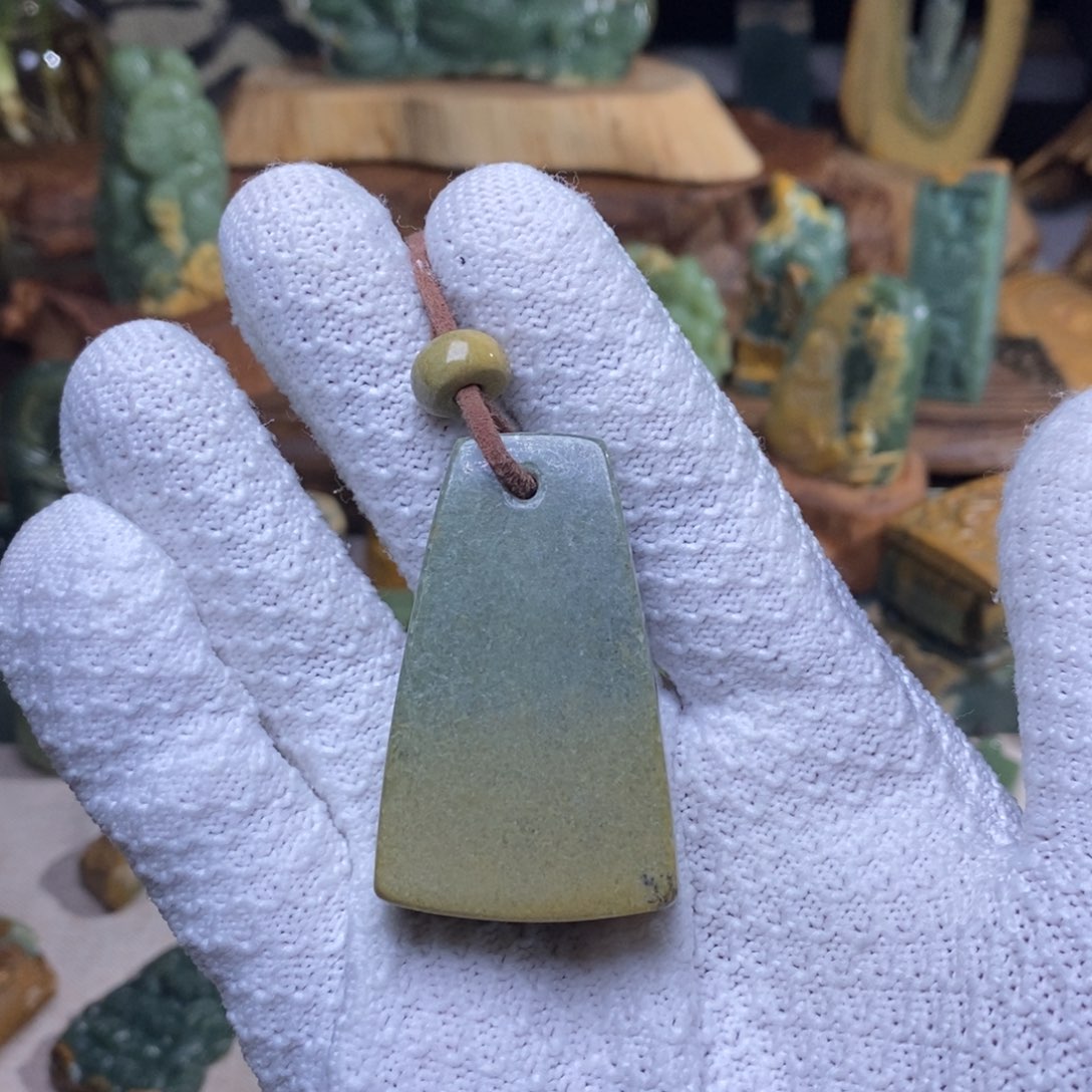 岫岩河磨玉（透闪石质玉）未镶嵌把件