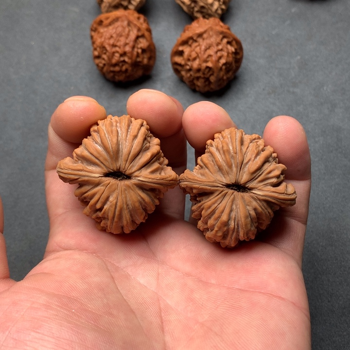 高***翅吊坠文玩核桃四座楼文玩核桃