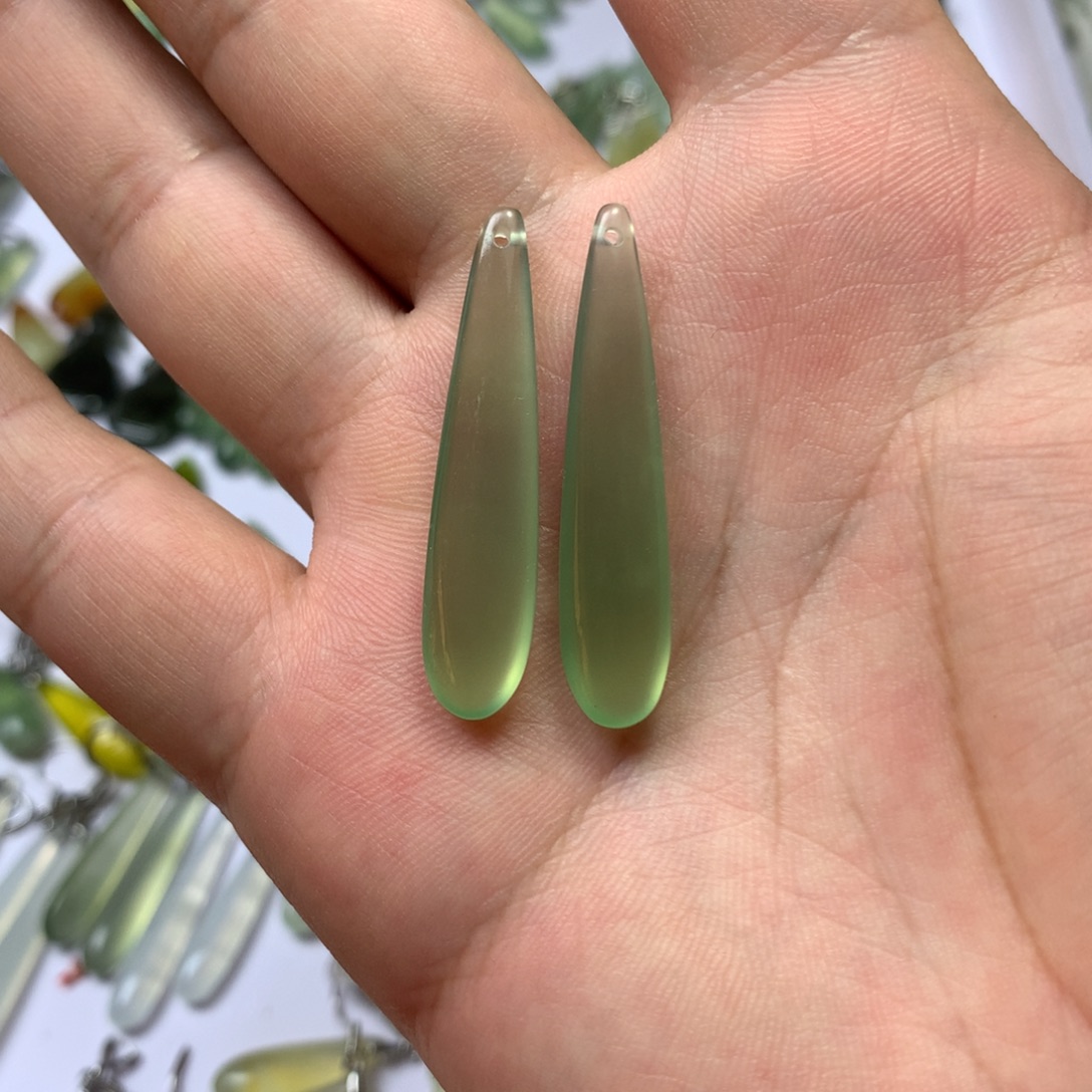 未镶嵌蛇纹石玉耳环