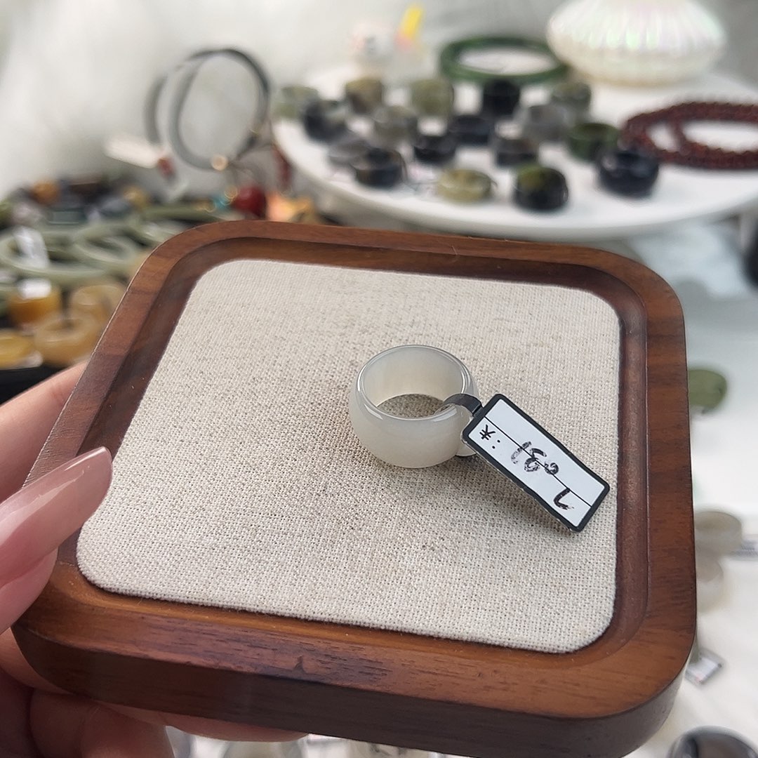 和田玉未镶嵌戒指N95烟灰轮胎直径16.7不退换