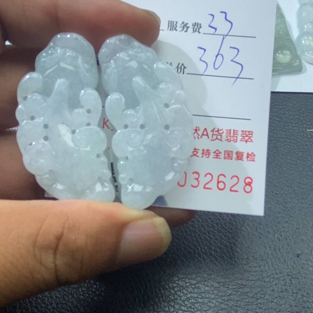 翡翠未镶嵌颈饰唐****。