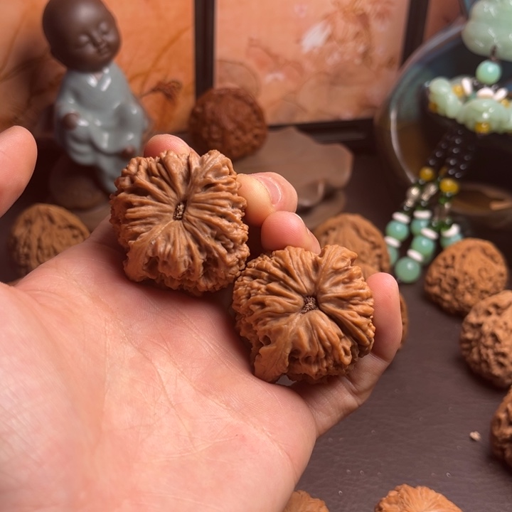 阿***炜吊坠文玩核桃南疆40