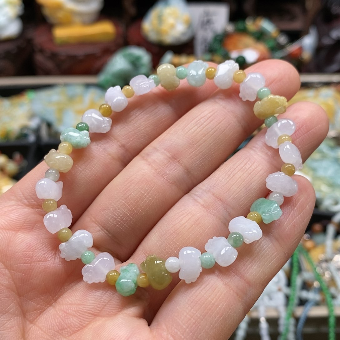 翡翠颈饰未镶嵌翡翠