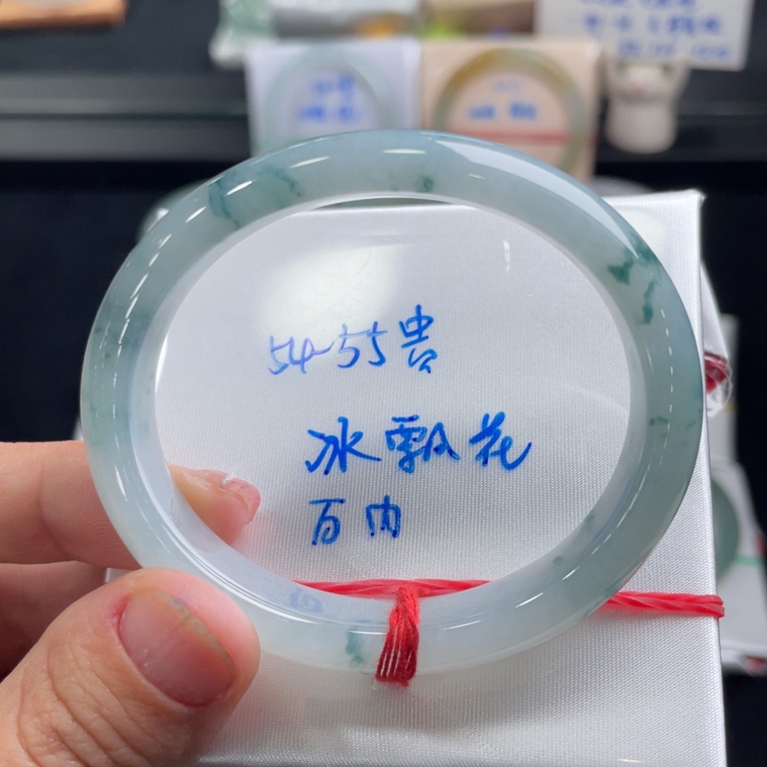 翡翠手镯未镶嵌翡翠手镯