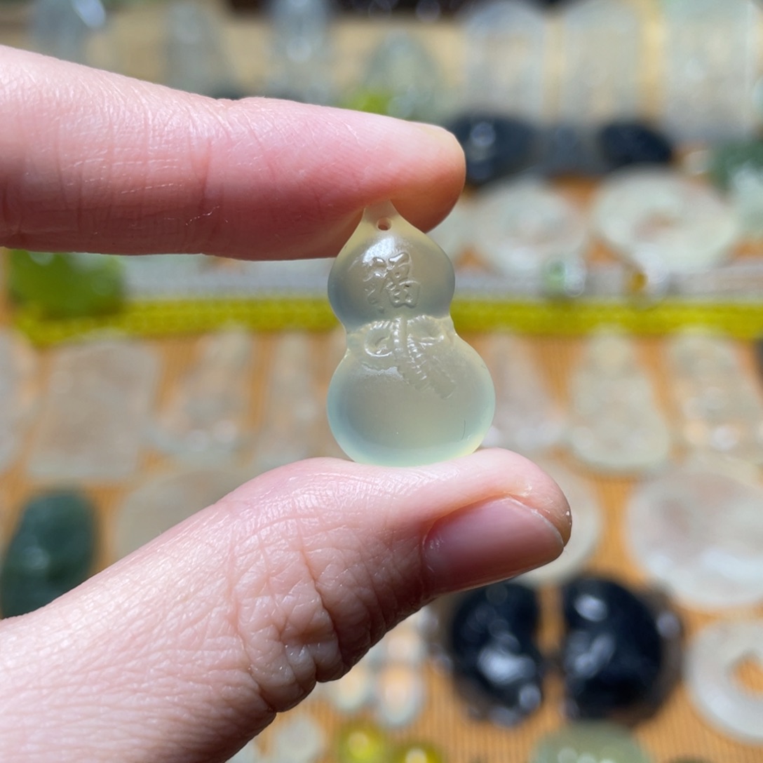 蛇纹石玉吊坠未镶嵌