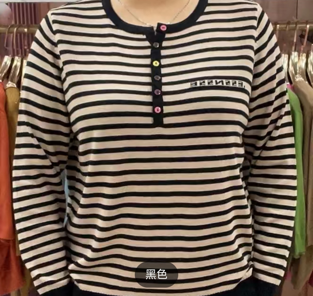 LY圆领针织衫条纹彩扣