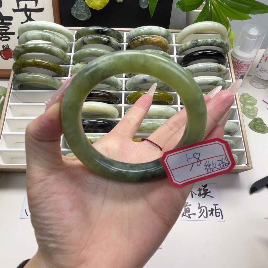 蛇纹石玉未镶嵌手镯